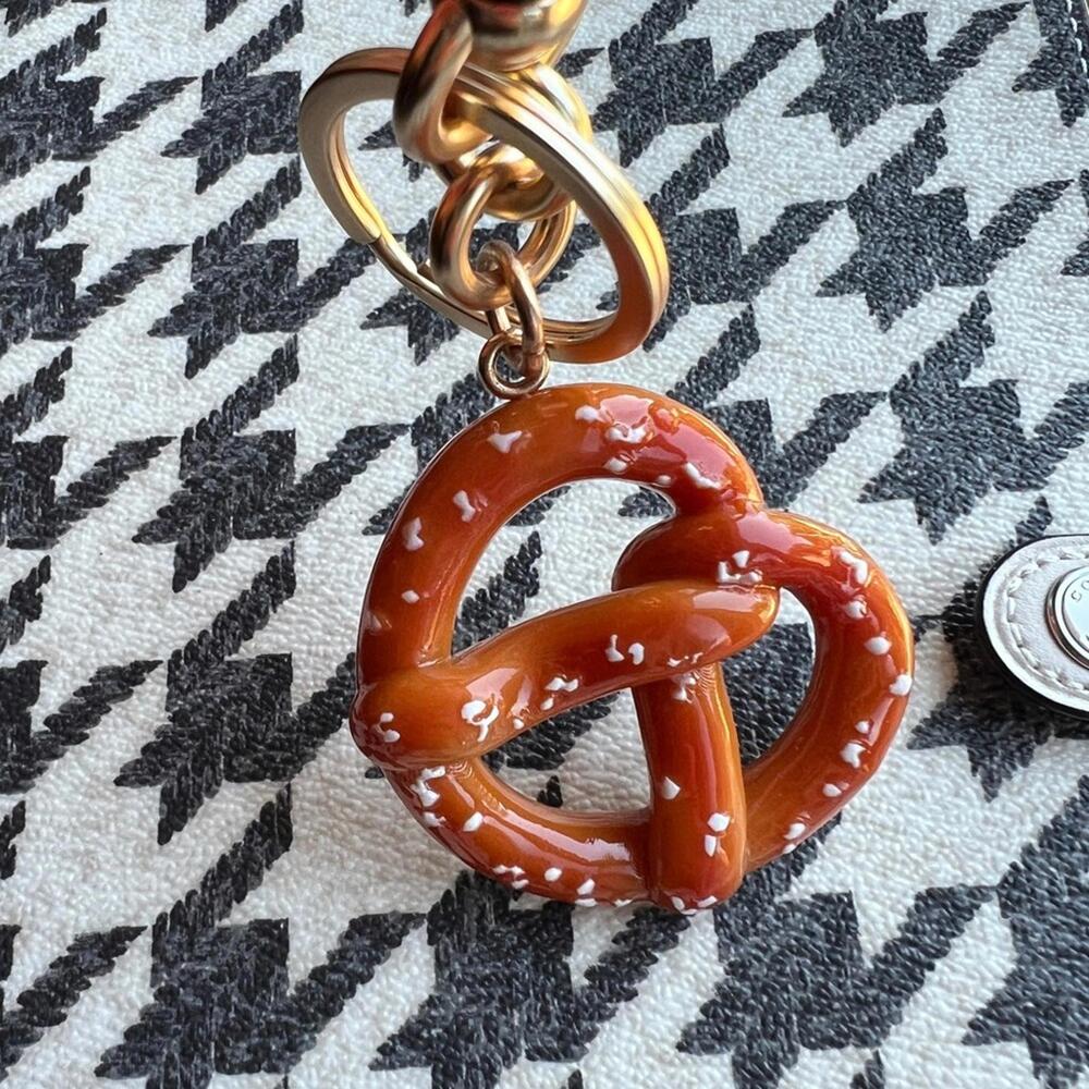 🆕 NYC Pretzel Bag Charm Brass Keychain Clip Handbag Accessory Hardware NIP